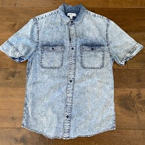 Short-sleeve washes button-down